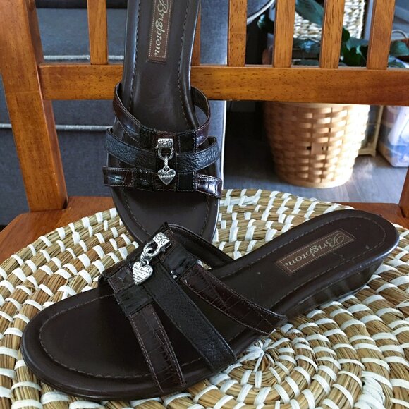 Brighton Sandals Size 8 Brown Leather Croc Print Silver tone Heart Charm - Picture 1 of 6